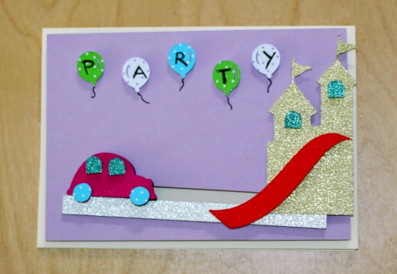 Fertige Kullerkarte für Kindergeburtstag mit beweglichem Auto, Ballons und Schloss