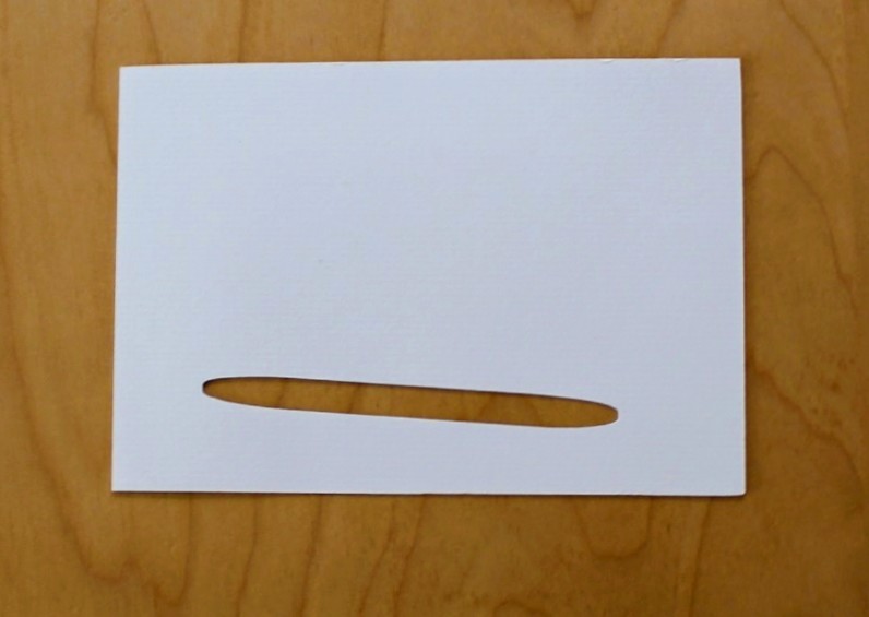 Kartenrohling mit eingeschnittenem Schlitz für bewegliche DIY Einladungskarte