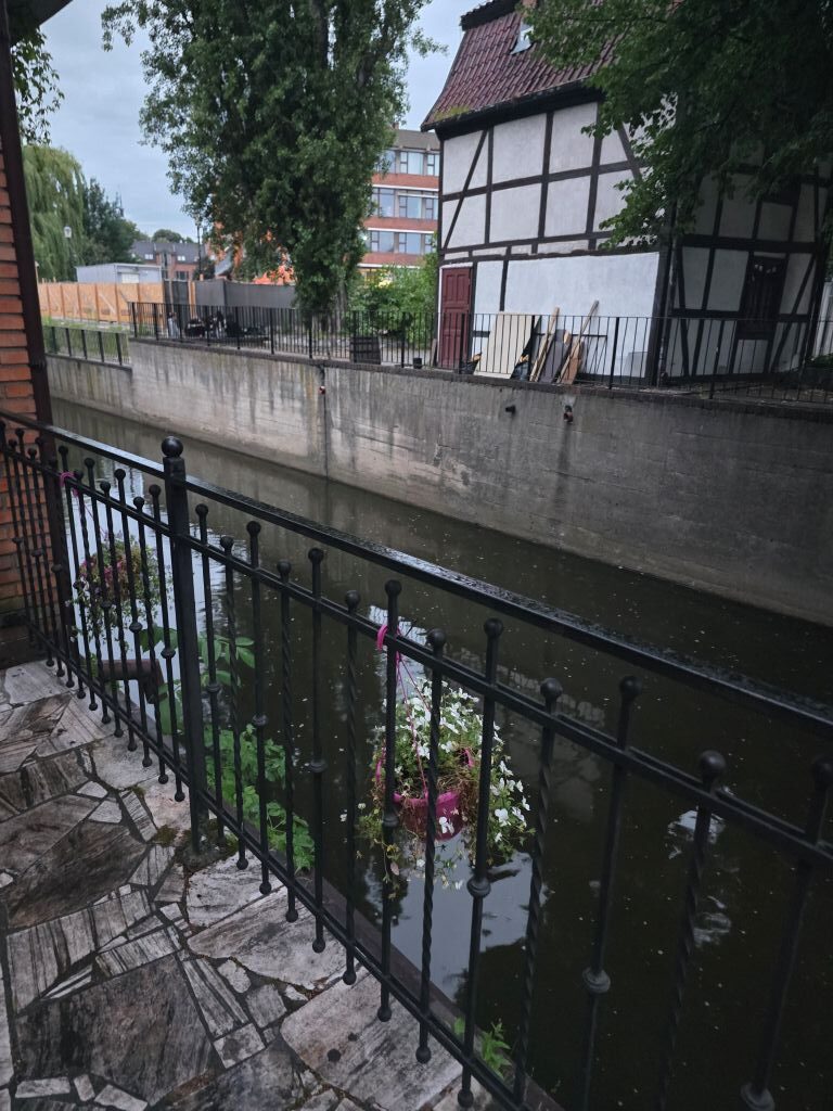 Kleiner Kanal hinter unserem Hostel in der Altstadt von Danzig.