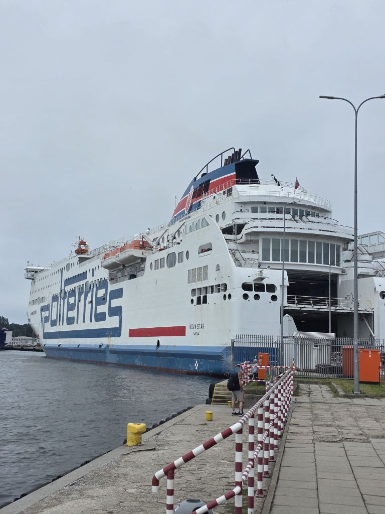 Unsere Fähre ‚Nova Star‘ von Polferries im Hafen von Danzig – der Start unserer Überfahrt nach Schweden.