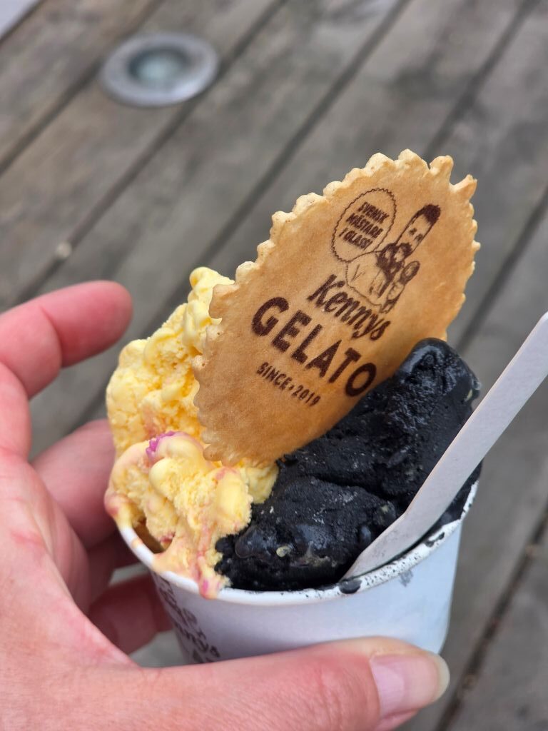 Zwei Sorten Gelato im Becher bei unserem letzten Tag in Stockholm.