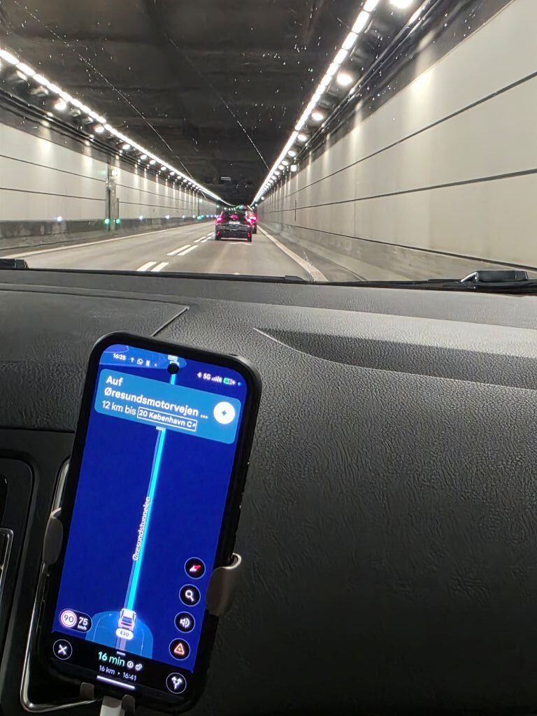 Fahrt durch den Tunnel der Öresundverbindung auf dem Weg nach Kopenhagen