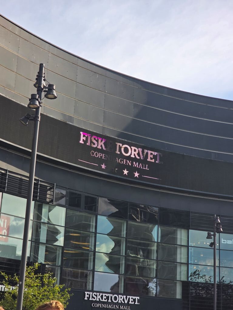 Eingang des Fisketorvet Copenhagen Mall in Kopenhagen